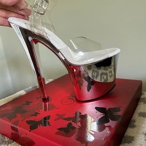 New in box Pleaser platform heels size 10 clear and chrome